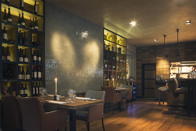 Conferentiehotel Landgoed Rhederoord.
Duoplanken gerookt & naturel geolied.
Gebruikt als vloer en verwerkt in de kasten.
19x235mm.
Behandeld met osmo mat 3062.
